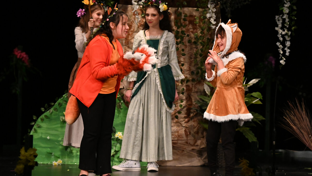 Louise McCreary and Ellie Spivak as Fox and Kit in A Tree Called Aesop