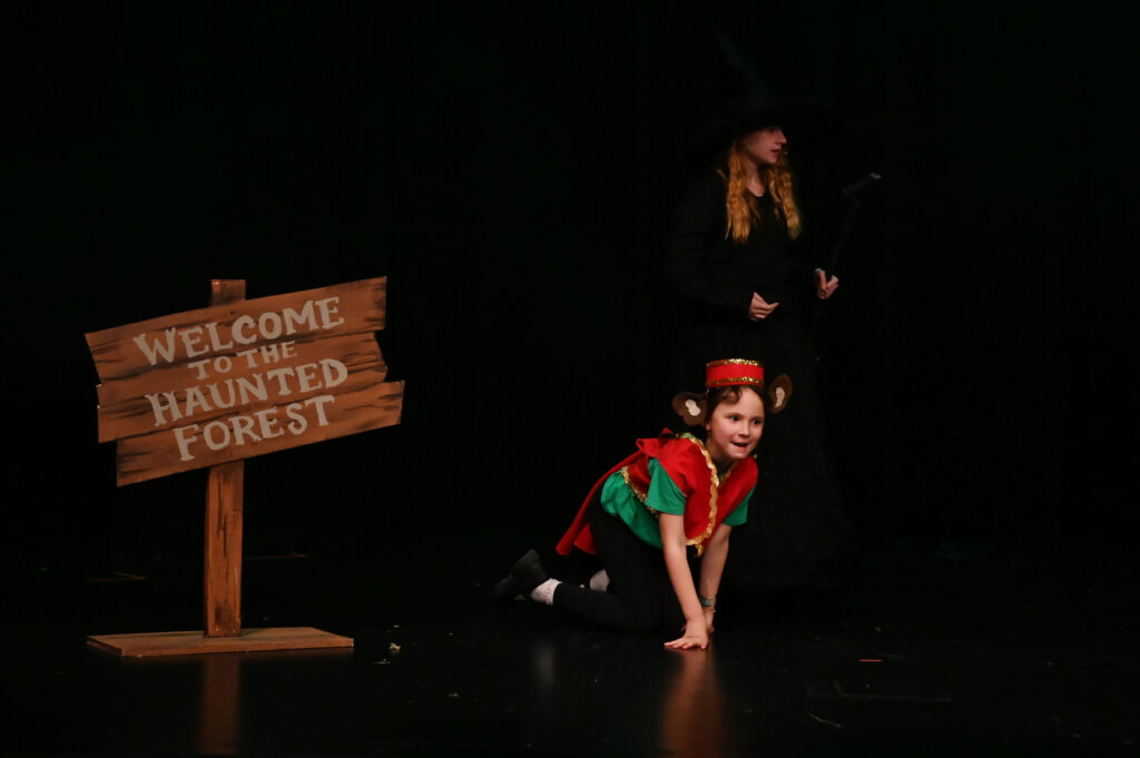 Louise McCreary as Nikko in The Wizard of Oz, Youth Edition
